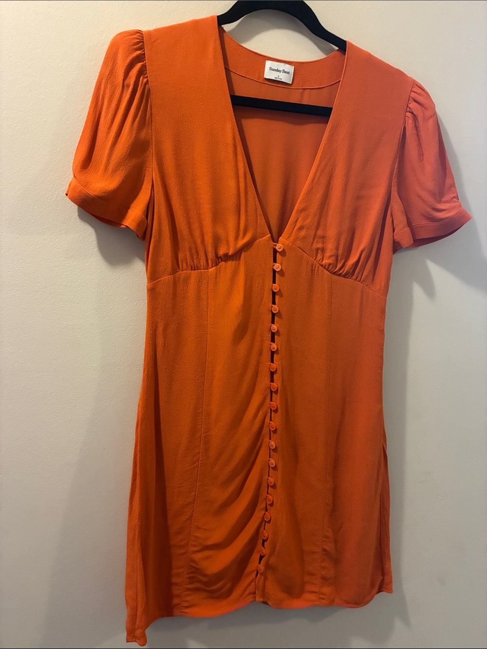 Sunday Best- Aritzia - Orange Button-Front V-Neck Dress - size 8 - puff sleeve